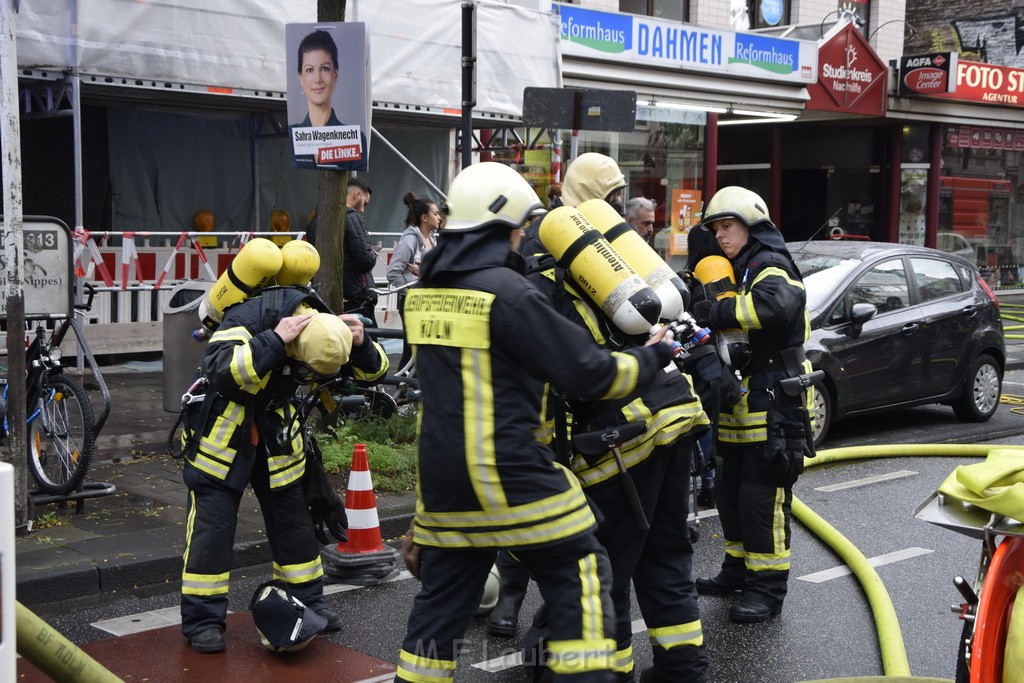 Feuer 2 Koeln Nippes Neusserstr P141.JPG - Miklos Laubert